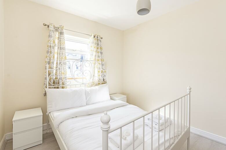 Spacious 4 Bed Apartment Near Tooting Gardens