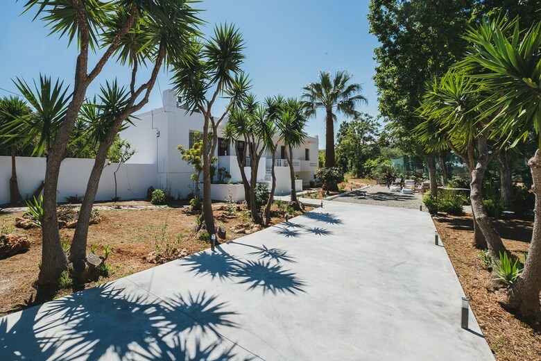 Mid-century Modern Villa Vintage Charm