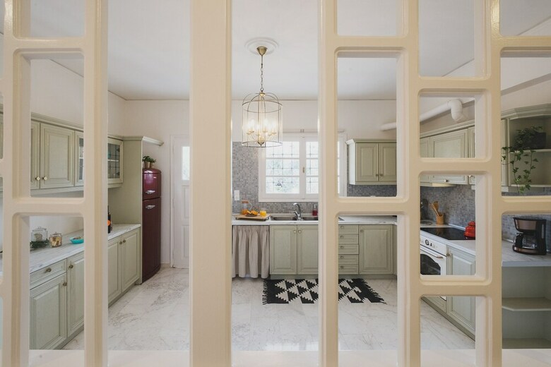 Mid-century Modern Villa Vintage Charm