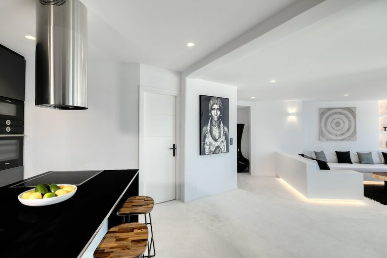 Psarou Black Villa