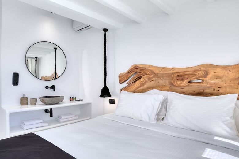 Psarou Black Villa