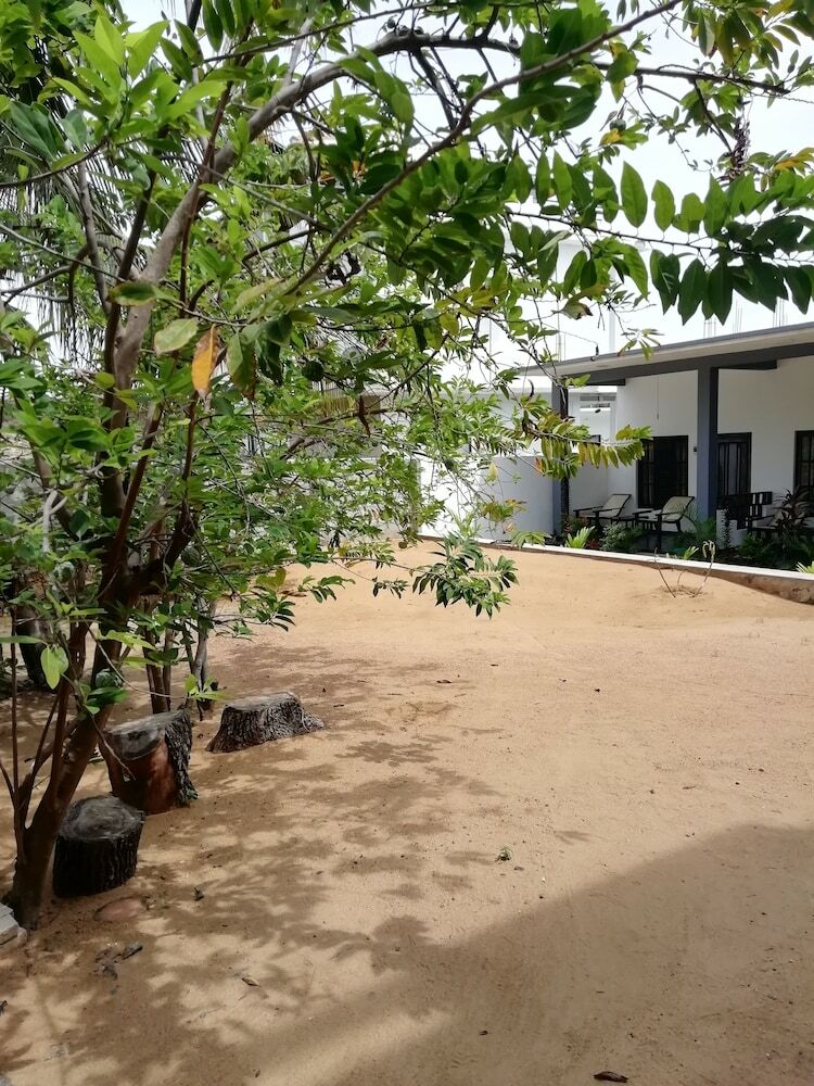 Hotel Sea Shells Inn Arugambay
