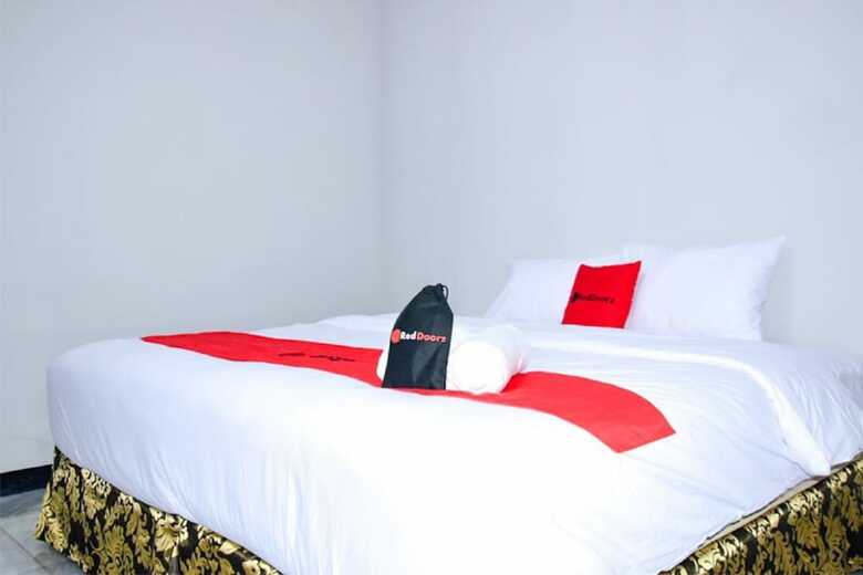 Hotel Reddoorz Plus Near Mall Kelapa Gading