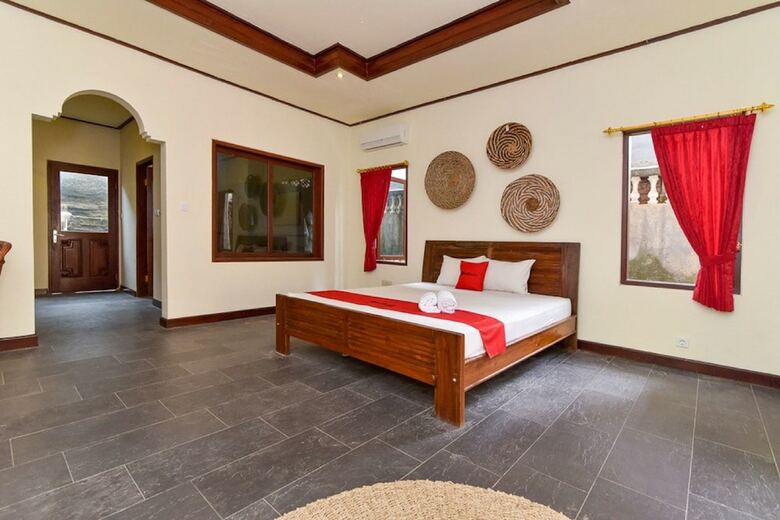 Hotel Reddoorz Plus Near Seminyak Square