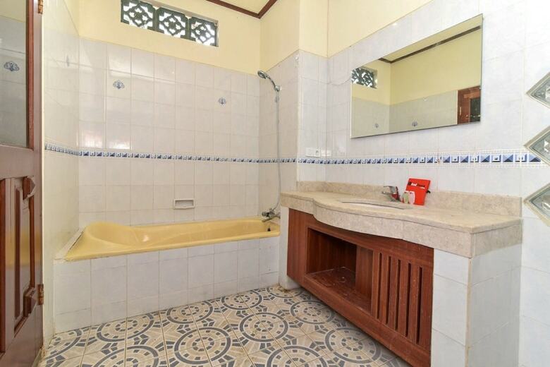 Hotel Reddoorz Plus Near Seminyak Square