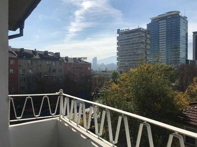 Fm Deluxe 2-bdr Apartment With Terrace - Central City View