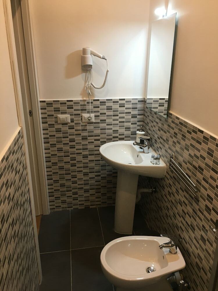 Hotel All You Need Is Rome Guesthouse