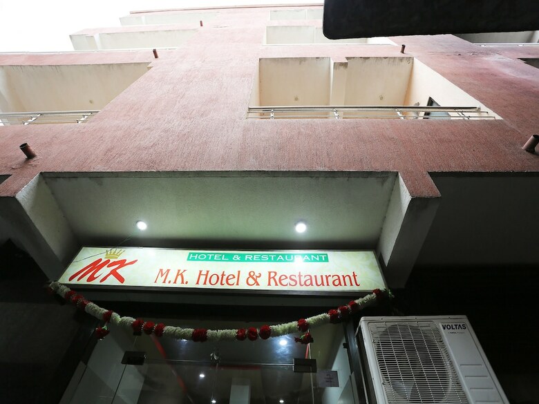 Oyo 28440 Mk Hotel And Restaurant