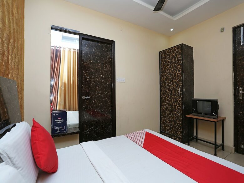 Oyo 28440 Mk Hotel And Restaurant