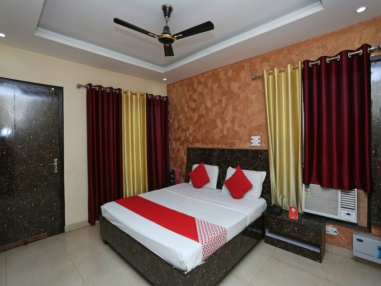 Oyo 28440 Mk Hotel And Restaurant