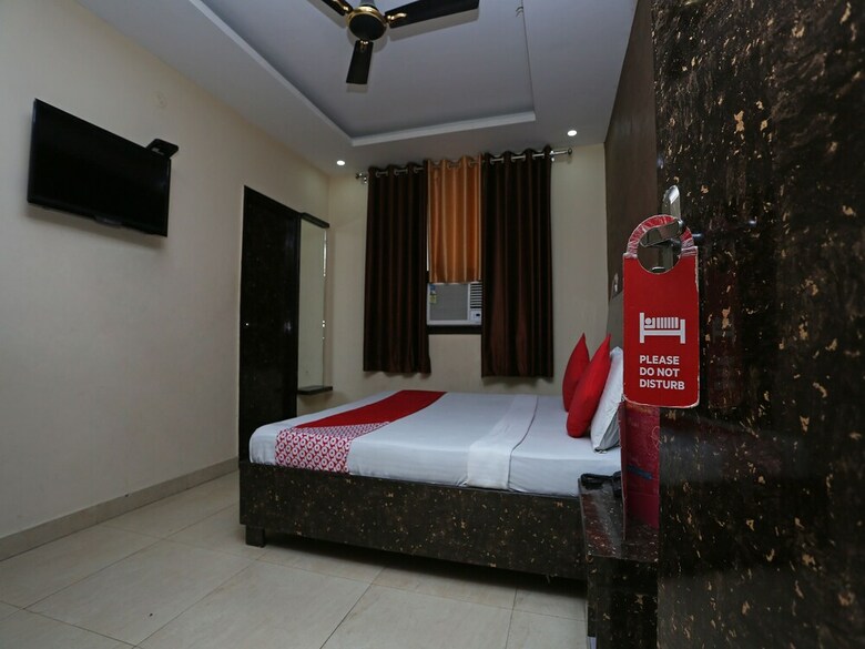 Oyo 28440 Mk Hotel And Restaurant