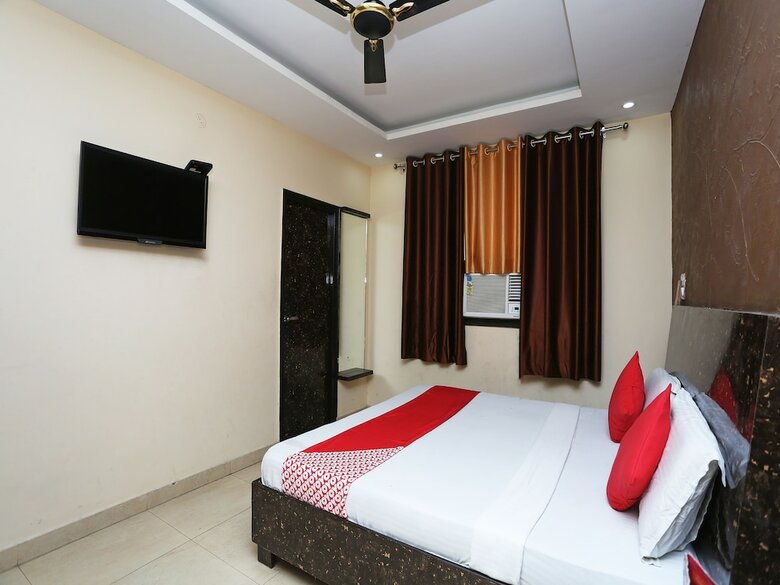 Oyo 28440 Mk Hotel And Restaurant