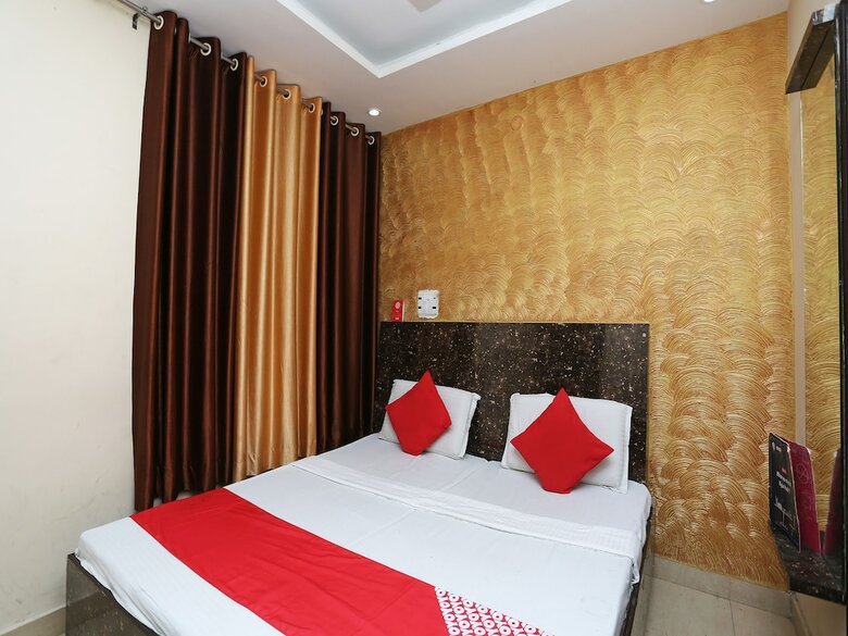 Oyo 28440 Mk Hotel And Restaurant