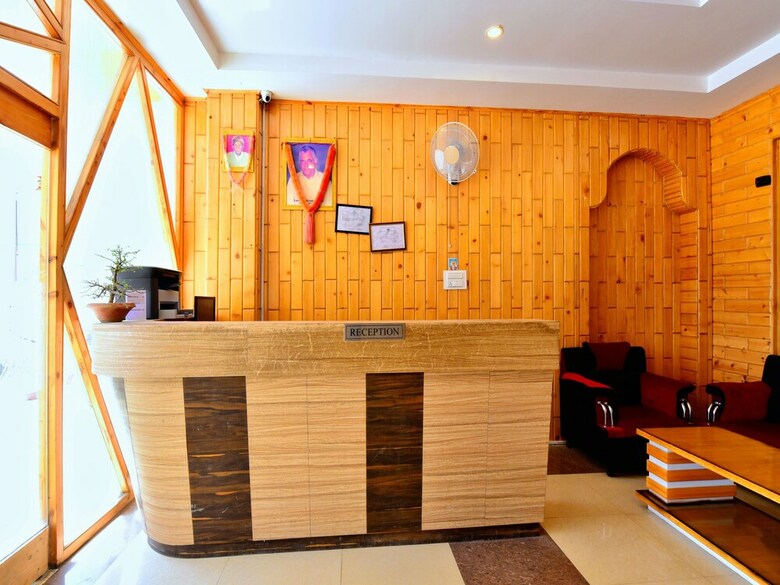 Oyo 36558 Hotel Raxit Inn