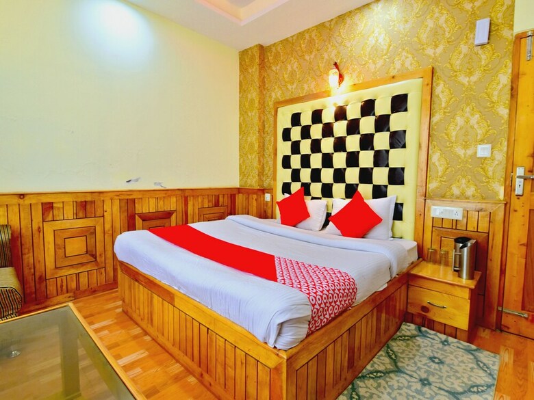 Oyo 36558 Hotel Raxit Inn