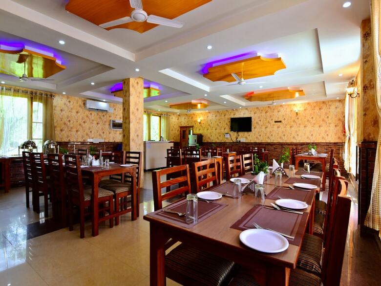 Oyo 36558 Hotel Raxit Inn