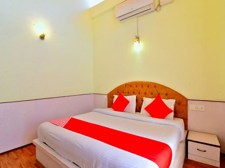 Oyo 36558 Hotel Raxit Inn