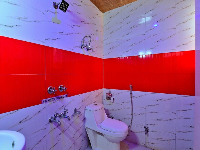 Oyo 36558 Hotel Raxit Inn