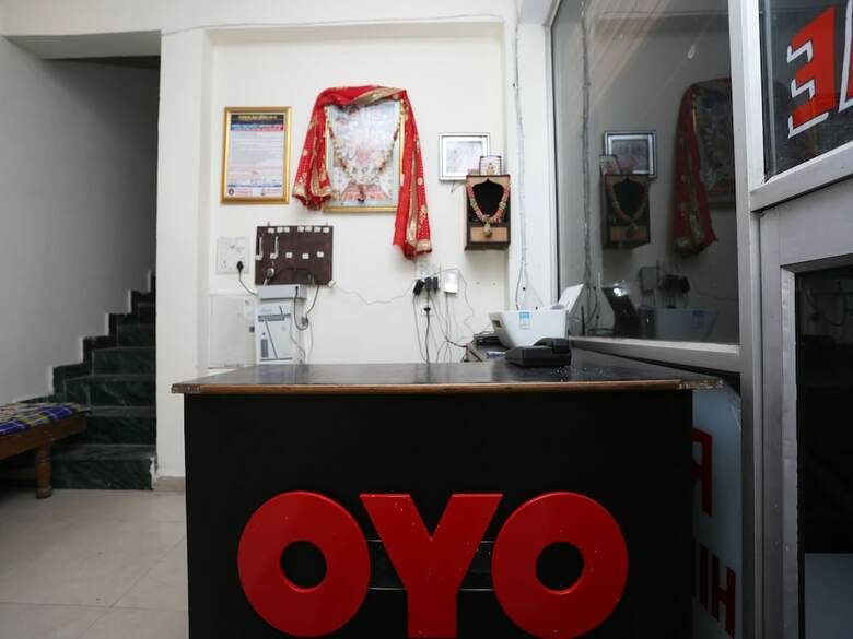 Oyo 30850 Hotel Hira