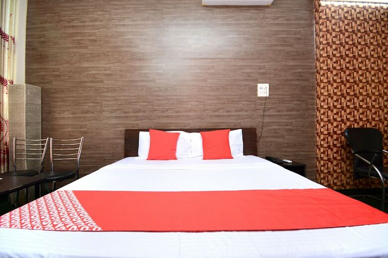 Hotel Oyo 28393 Diamond Plaza