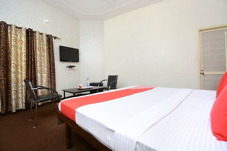 Hotel Oyo 28393 Diamond Plaza
