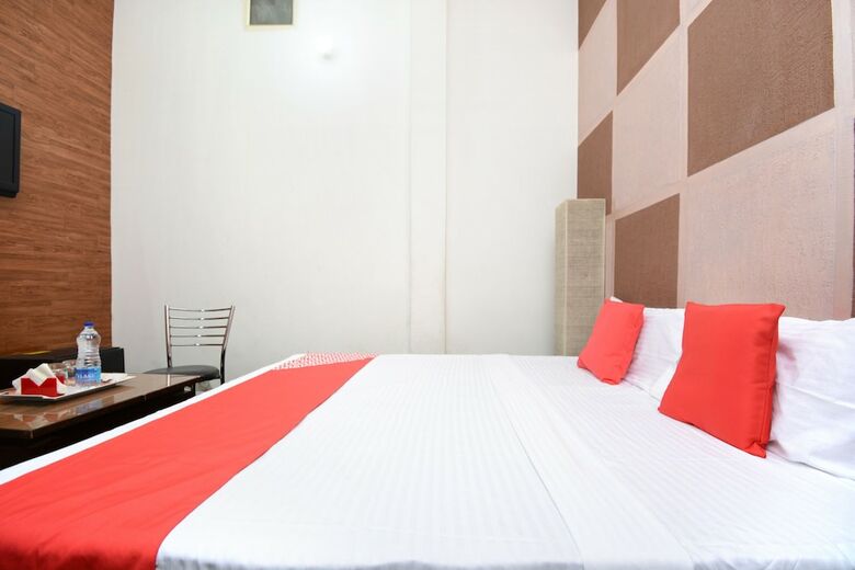 Hotel Oyo 28393 Diamond Plaza