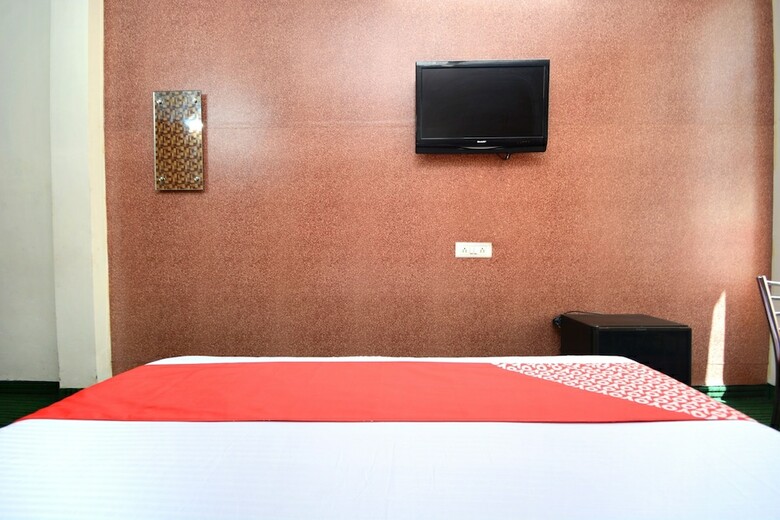 Hotel Oyo 28393 Diamond Plaza