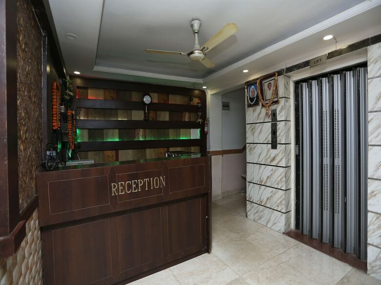 Hotel Oyo 30240 Shri Radha Palace