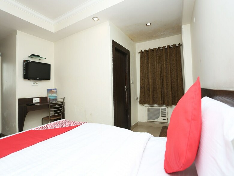 Hotel Oyo 30240 Shri Radha Palace