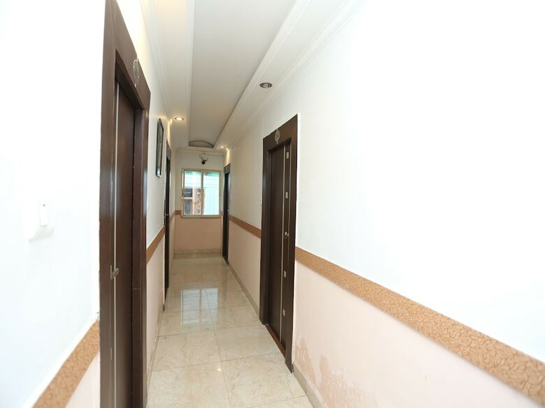 Hotel Oyo 30240 Shri Radha Palace
