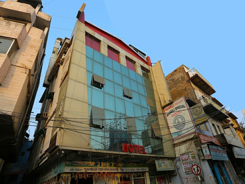Hotel Oyo 30240 Shri Radha Palace
