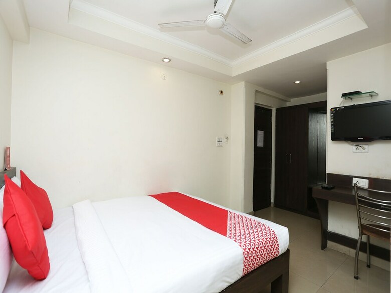 Hotel Oyo 30240 Shri Radha Palace