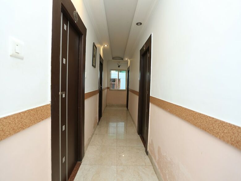 Hotel Oyo 30240 Shri Radha Palace