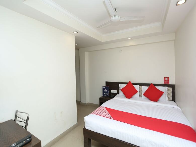 Hotel Oyo 30240 Shri Radha Palace