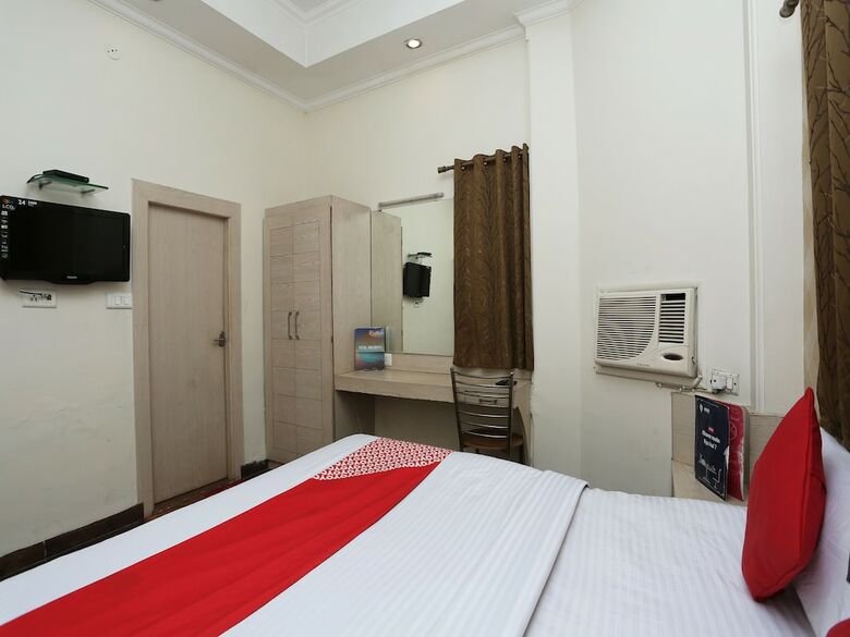 Hotel Oyo 30240 Shri Radha Palace