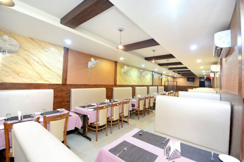 Oyo 31114 Hotel Pal Regency