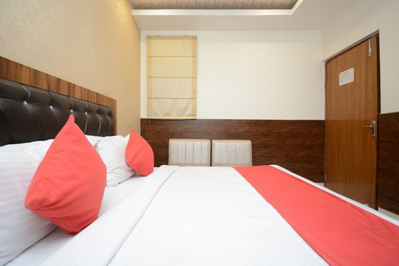 Oyo 31114 Hotel Pal Regency