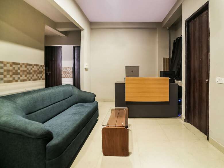 Hotel Oyo Flagship 30196 Noida Sector 5