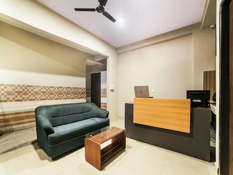 Hotel Oyo Flagship 30196 Noida Sector 5
