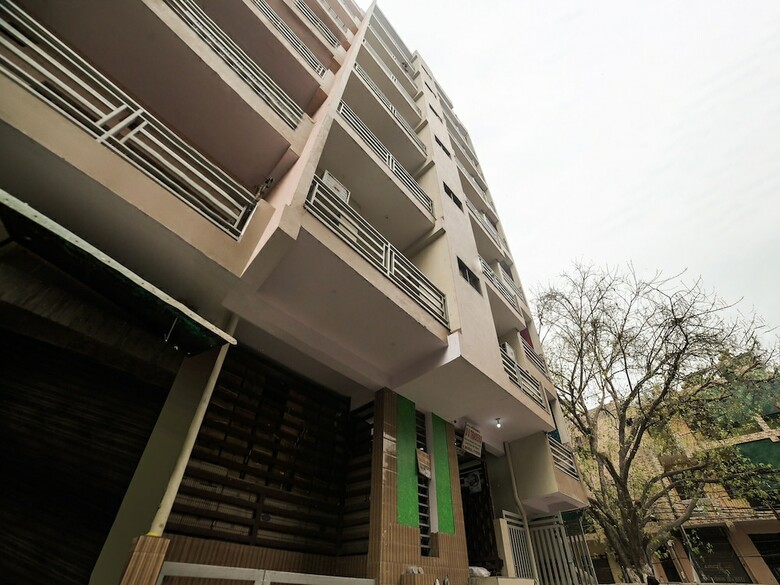 Hotel Oyo Flagship 30196 Noida Sector 5