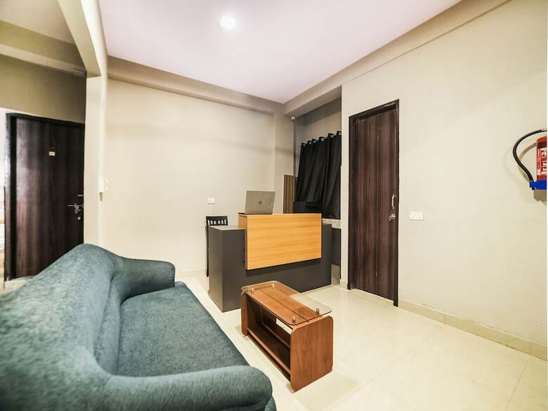 Hotel Oyo Flagship 30196 Noida Sector 5