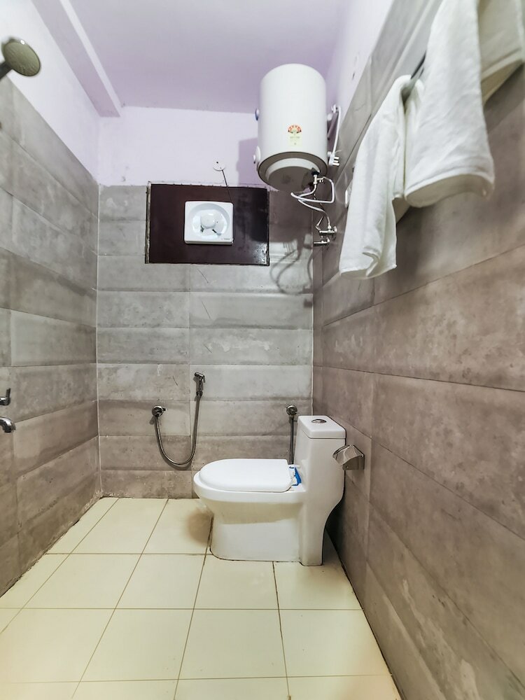 Hotel Oyo Flagship 30196 Noida Sector 5