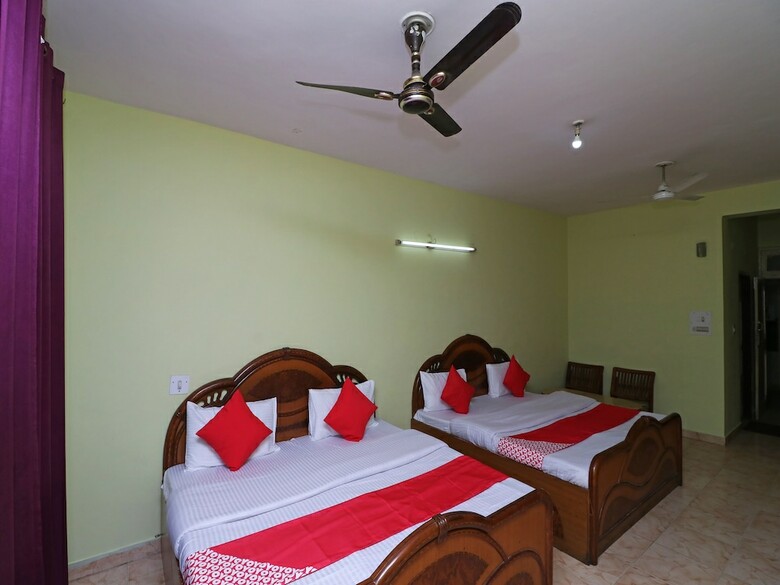 Oyo 30295 Hotel Vishwamitra