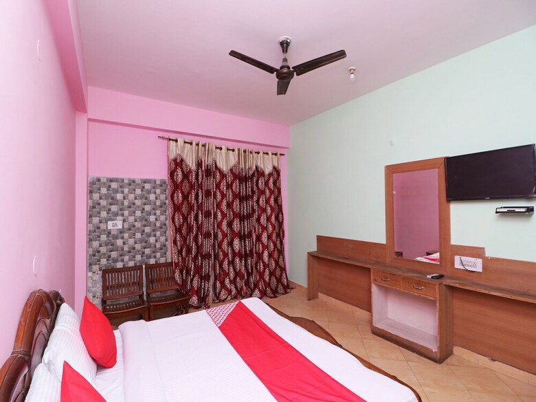 Oyo 30295 Hotel Vishwamitra