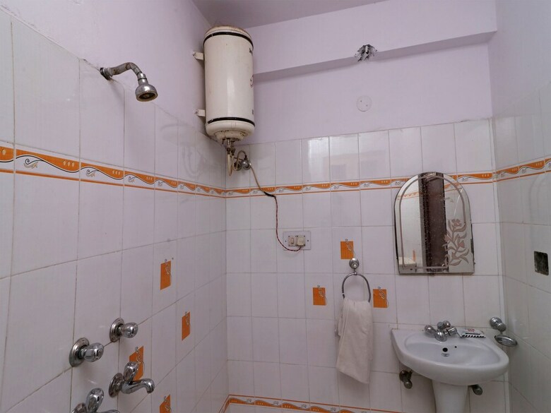 Oyo 30295 Hotel Vishwamitra