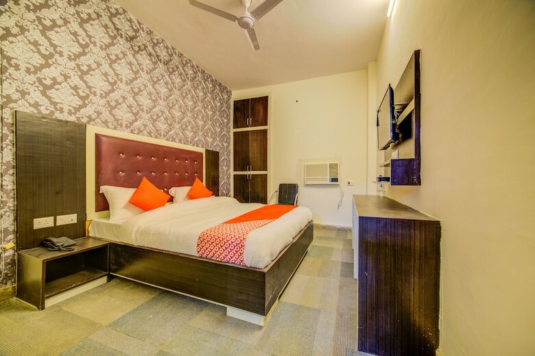 Hotel Oyo 29324 Diamond Expo