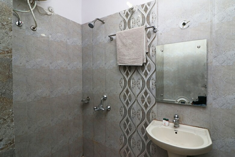 Oyo 29127 Hotel Crown Tower