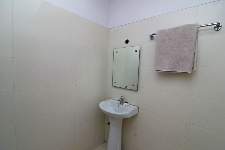 Oyo 29127 Hotel Crown Tower