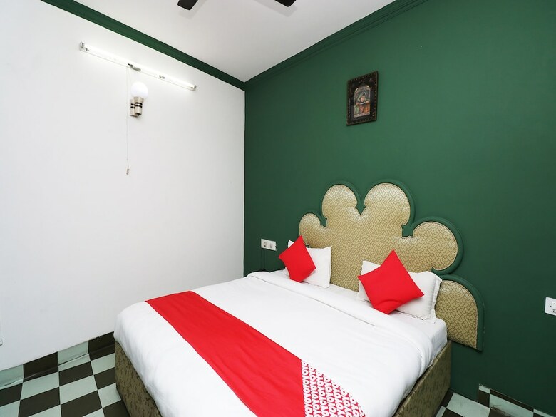 Oyo 29566 Hotel Mid Town