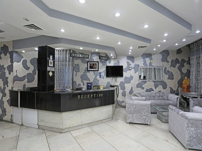 Oyo 29566 Hotel Mid Town
